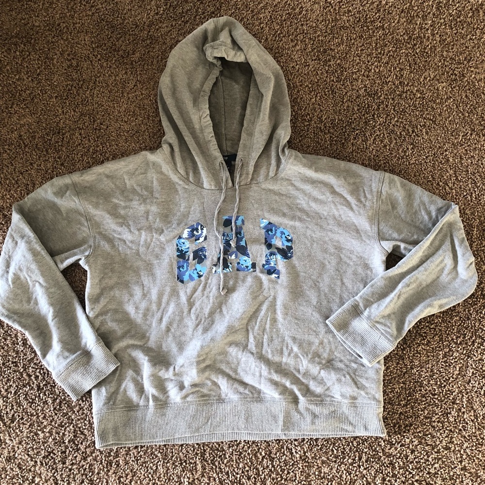 Gap sweater